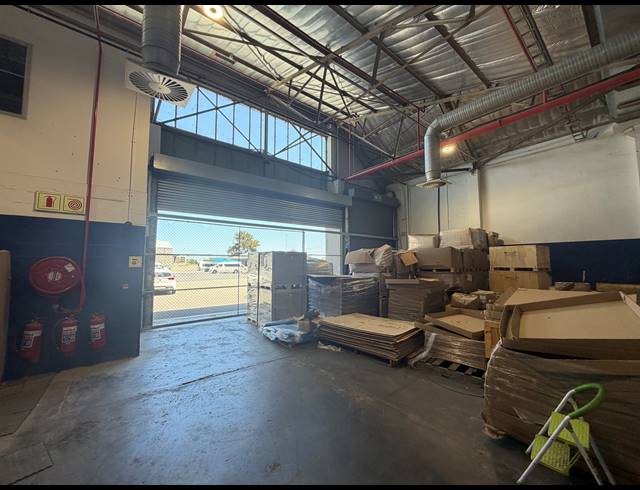 999M² WAREHOUSE TO LET IN BLACKHEATH INDUSTRIAL